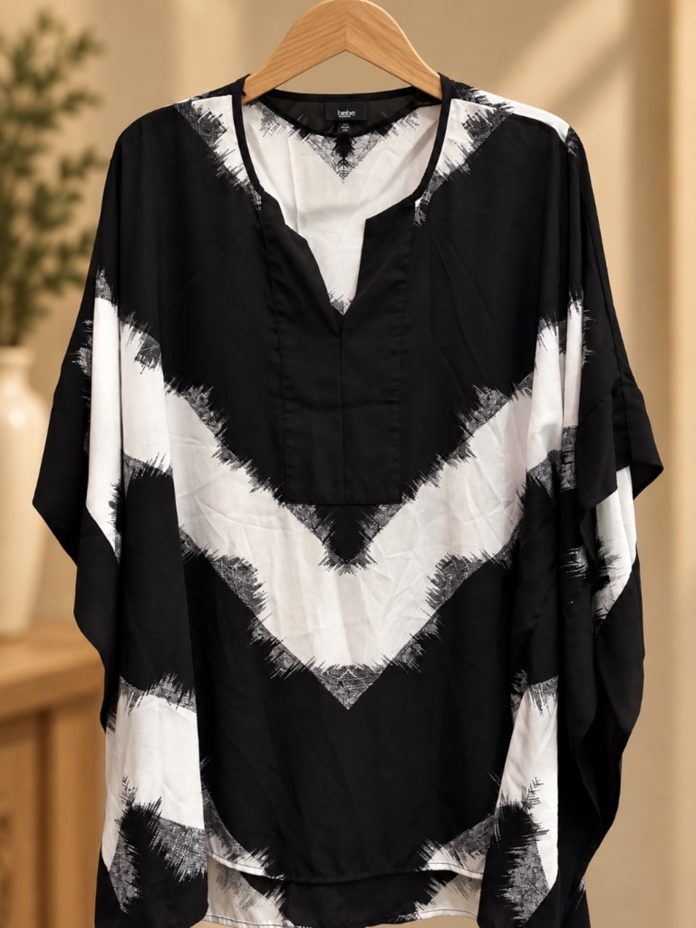 bebe Black White Oversized Graphic Poncho Blouse L/XL